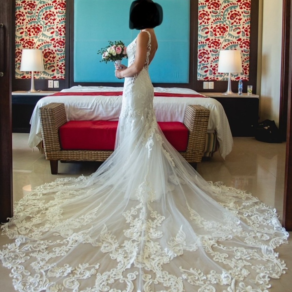 Elegant White Lace Wedding Dress